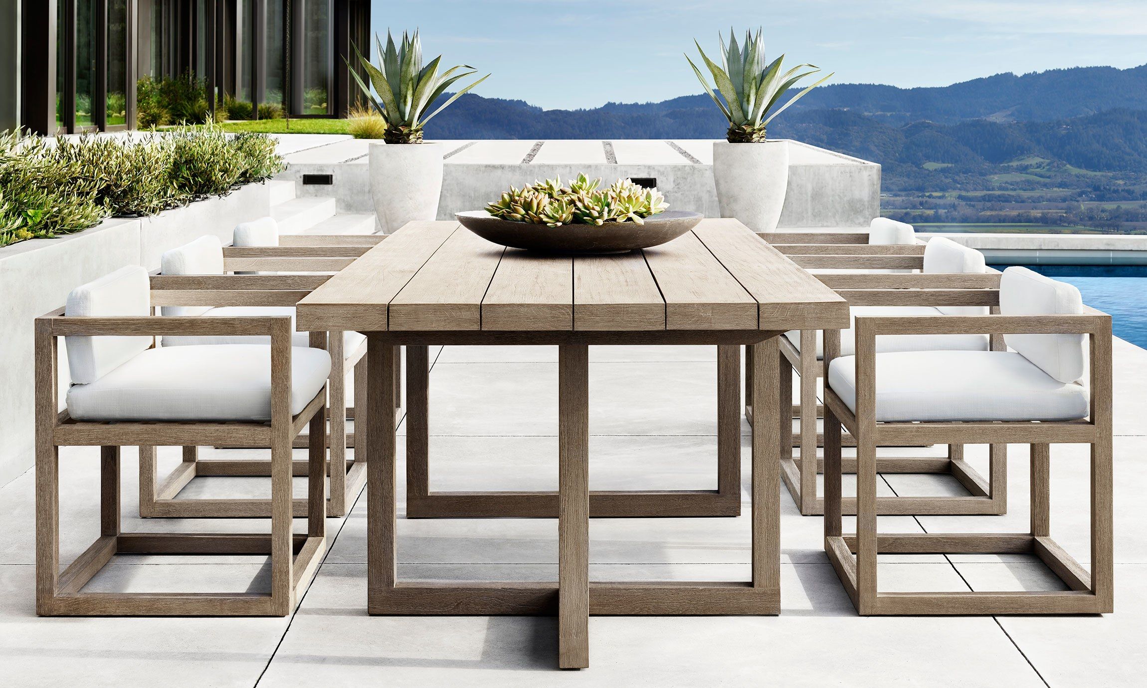 Flexible Outdoor Dining The Beauty of an Extendable Table
